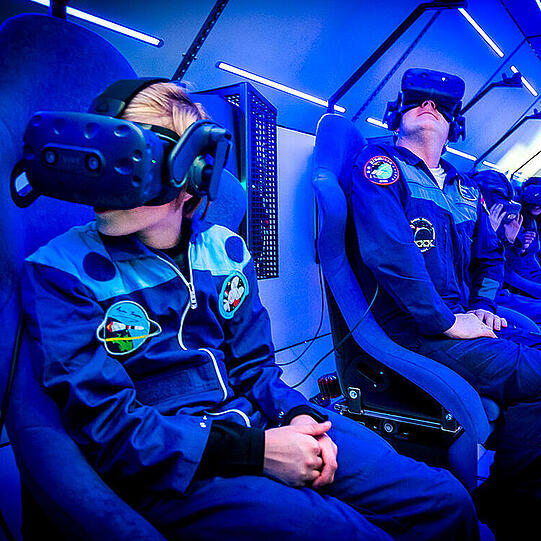 Mit dem Spacebuzz können Besucher virtuell ins All reisen.