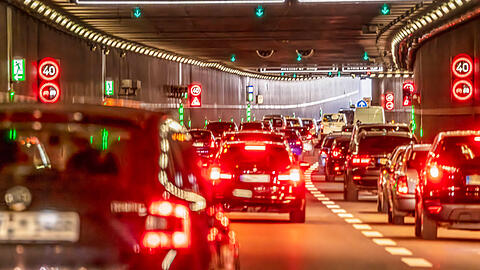 Nach den sofortigen Reparaturen im April 2024 war die Geschwindigkeit im Luise-Kiesselbach-Tunnel in diesem Bereich auf 40 km/h begrenzt worden.