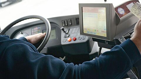 Die Fahrweise des Busfahrers machte die Insassen schon vor dem Unfall stutzig. (Symbolbild)