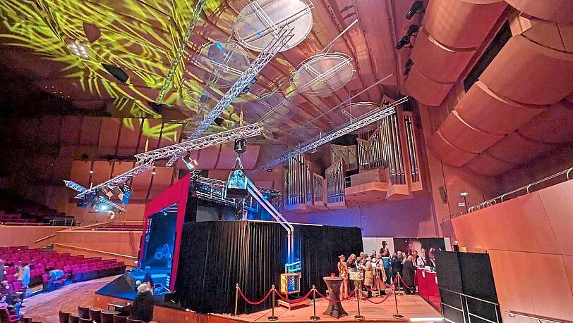 Krists Bühne auf dem Podium der Philharmonie.  Foto: RBR