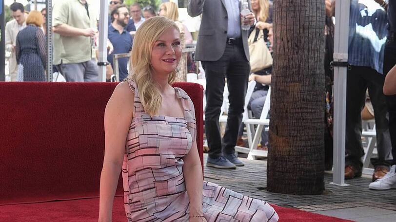 Kirsten Dunst sichtlich stolz mit ihrem Hollywood-Stern