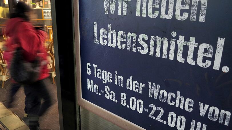 In München wollen die Lebensmittel-Riesen und die kleinen Händler nicht länger öffnen. (Symbolbild)