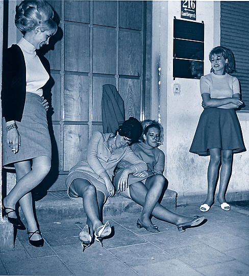 Diese vier Damen bevölkern im Jahr 1967 den Laimer Straßenstrich in der Landsberger Straße.