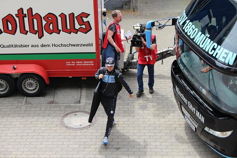 Die ersten Bilder aus Karlsruhe.