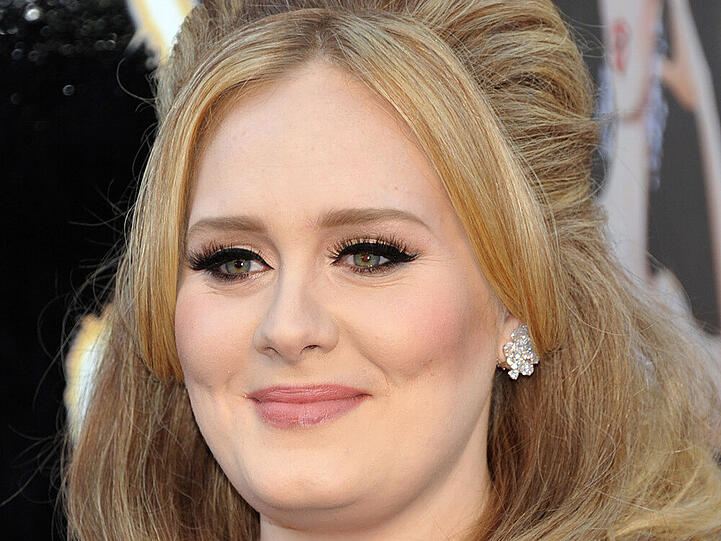 Sängerin Adele ist bekannt für ihre voluminöse Haarpracht