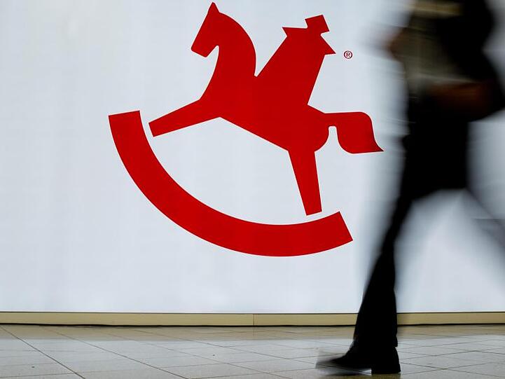 Das Logo der Spielwarenmesse Nürnberg. Foto: Daniel Karmann/dpa