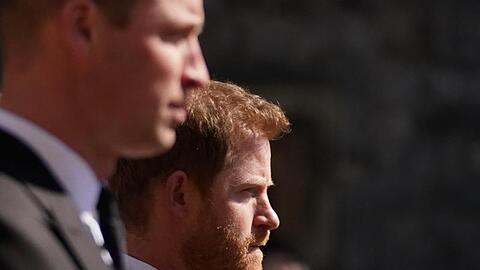 Im Schatten des Bruders? Prinz William (l.) und sein Bruder Prinz Harry im April bei der Trauerfeier für Prinz Philip.