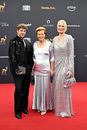 Bei der Bambi-Verleihung 2024 (v.l.): Chef-Designer Christian Beck, Aigner-Inhaberin Evi Brandl und Aigner-CEO Sibylle Sch&ouml;n.