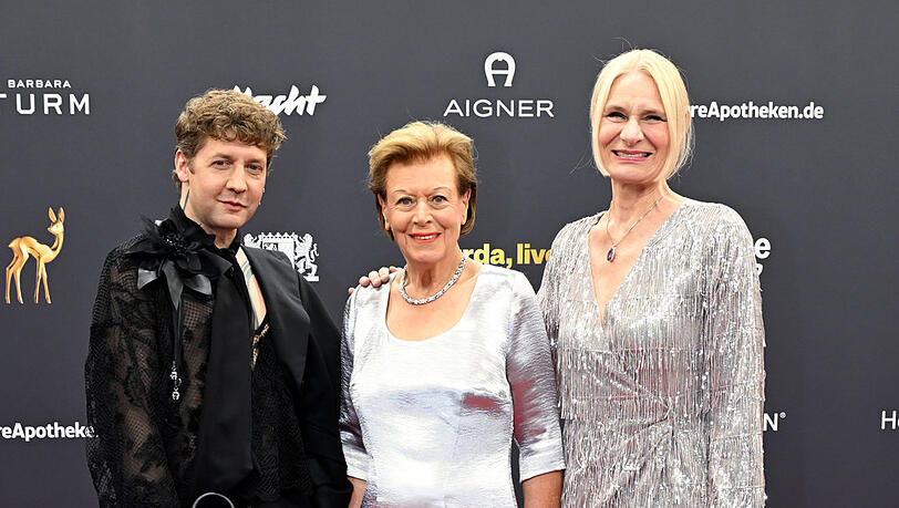 Bei der Bambi-Verleihung 2024 (v.l.): Chef-Designer Christian Beck, Aigner-Inhaberin Evi Brandl und Aigner-CEO Sibylle Schön. Bei der Bambi-Verleihung 2024 (v.l.): Chef-Designer Christian Beck, Aigner-Inhaberin Evi Brandl und Aigner-CEO Sibylle Schön.