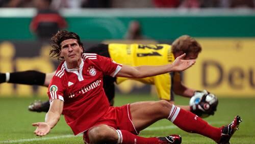 ario Gomez, teuerster Einkauf der FC Bayern-Vereinsgeschichte, hat seinen Trainer und die Fans trotz einiger Torerfolge bislang noch nicht überzeugen können. Zuletzt gab es sogar Pfiffe. ario Gomez, teuerster Einkauf der FC Bayern-Vereinsgeschichte, hat seinen Trainer und die Fans trotz einiger Torerfolge bislang noch nicht überzeugen können. Zuletzt gab es sogar Pfiffe.