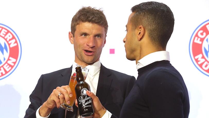 Zum Wohl, Thomas! Bayern-Star Müller (hier mit Thiago) wurde am Freitag 30 Jahre alt. Steht er gegen RB Leipzig in der Startelf? Zum Wohl, Thomas! Bayern-Star Müller (hier mit Thiago) wurde am Freitag 30 Jahre alt. Steht er gegen RB Leipzig in der Startelf?