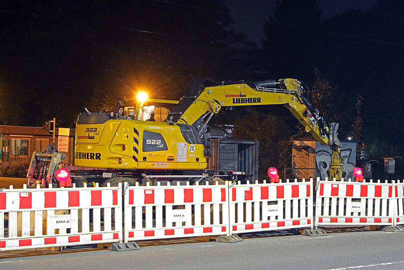 Eine Baustelle in der Nacht. (Symbolbild)