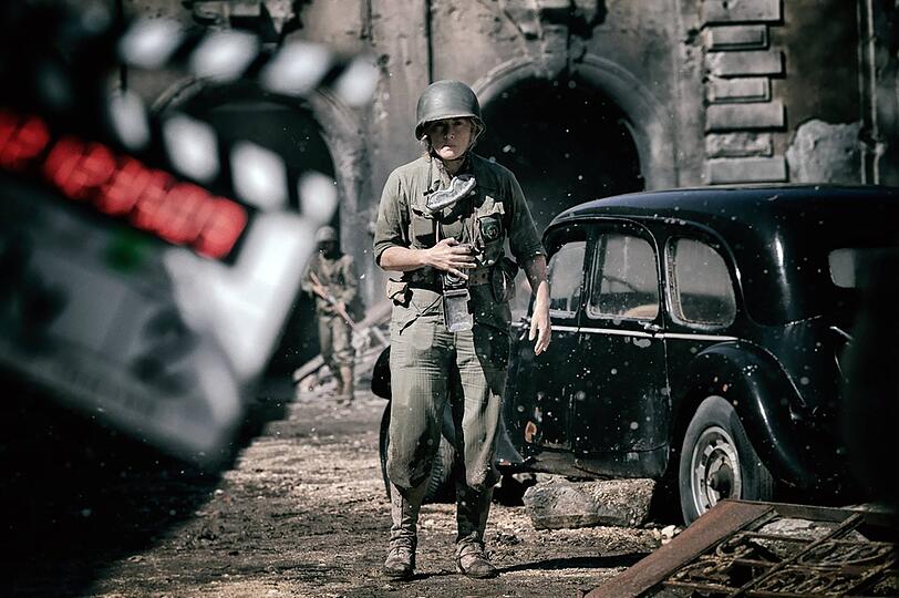 Kate Winslet kommt nach München, bekommt den CineMerit Award und stellt ihren neuen Film "Die Fotografin" vor, in dem sie Lee Miller spielt - hier 1945 nach der Einnahme Münchens durch die US-Armee.
