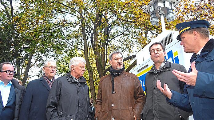 v.l. Clemens BaumgÃ¤rtner, Minister Joachim Herrmann, OberbÃ¼rgermeister Dieter reiter, MinisterprÃ¤sident Markus SÃ¶der, Minister georg Eisenreich, PolizeiprÃ¤sident Thomas Hampel bei Rundgang in der Innenstadt MÃ¼nchen, Alter Botanischer Garten, 13.11.2024, Foto: Daniel von Loeper