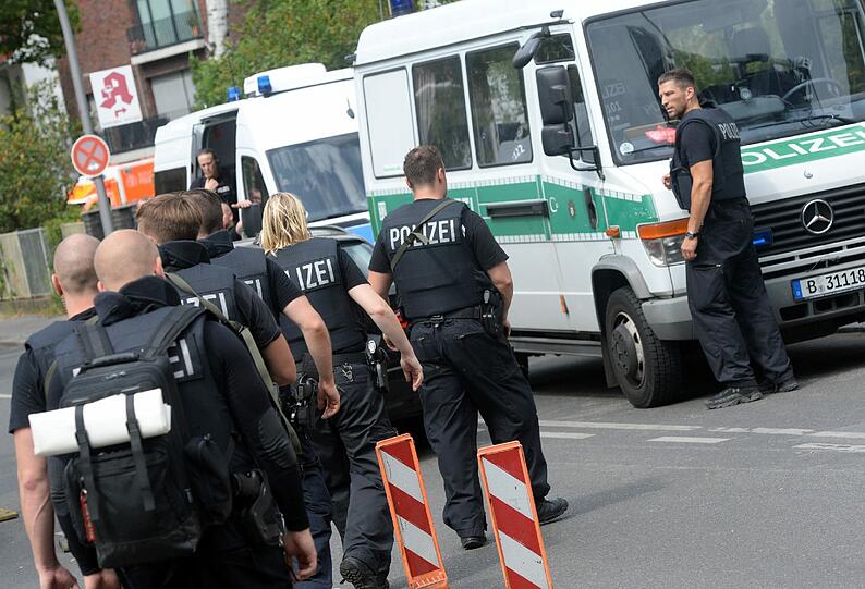 Die Bilder vom Polizeieinsatz am Benjamin-Franklin-Krankenhaus in Berlin.