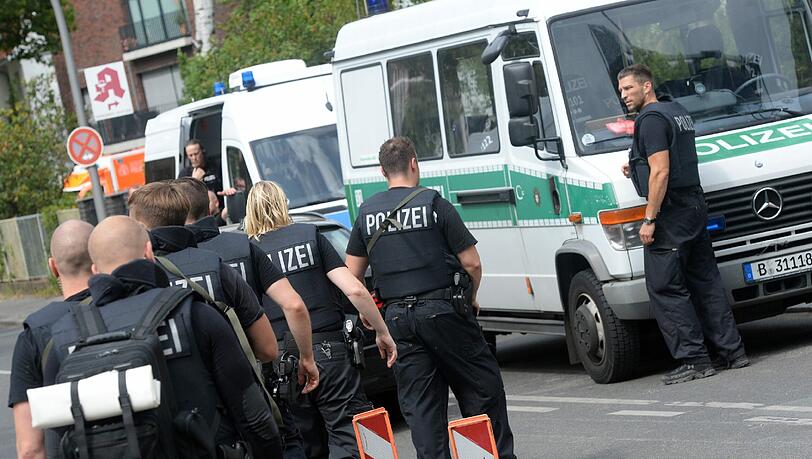 Die Bilder vom Polizeieinsatz am Benjamin-Franklin-Krankenhaus in Berlin. Die Bilder vom Polizeieinsatz am Benjamin-Franklin-Krankenhaus in Berlin.