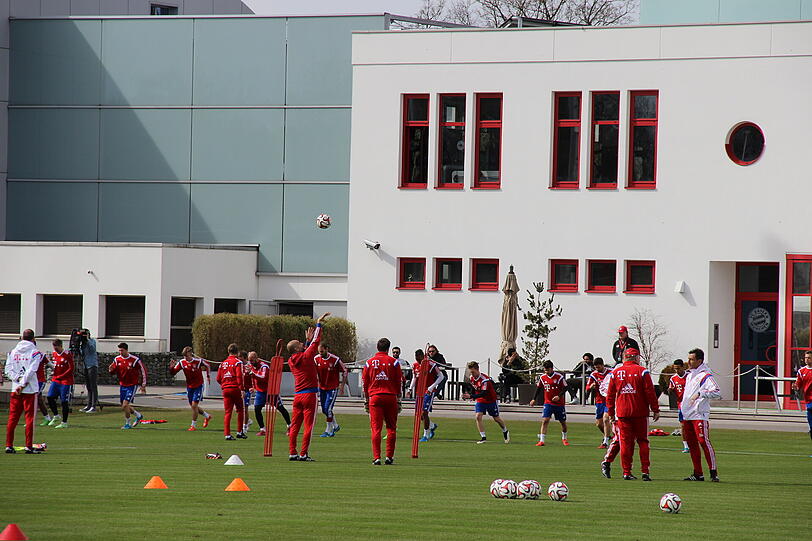 Am Dienstag gab's an der Säbener Straße ein öffentliche Trainingseinheit. Hier gibt's die Bilder!