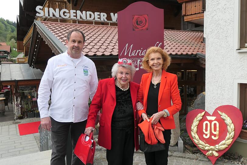 Ruth Megary mit Stefan Dietl und Jutta Kammann.