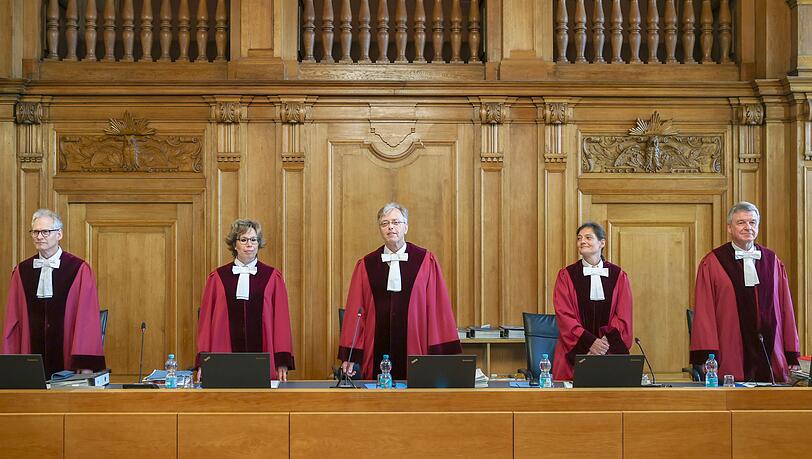 Der 6. Senat mit dem Vorsitzenden Richter Ingo Kraft (M) bei der Verhandlung des Bundesverwaltungsgerichts. (Archivbild)