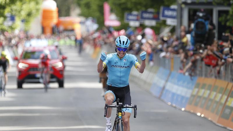 Pello Bilbao feiert seinen Ausreißersieg auf der siebten Etappe beim Giro d'Italia. Pello Bilbao feiert seinen Ausreißersieg auf der siebten Etappe beim Giro d'Italia.