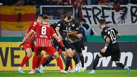 Freiburg konnte sich zwei Minuten vor Abpfiff doch noch gegen St. Pauli durchsetzen.