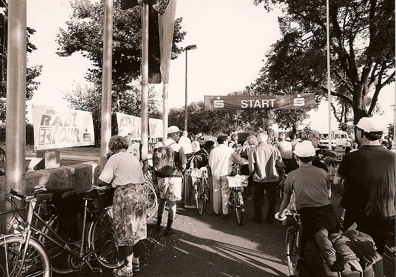 Aufgeregte Spannung vor dem Start der ersten BR-Radltour.