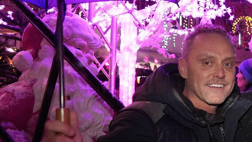 Robert Maier-Kares beim jährlichen Pink Christmas auf dem Stephansplatz.