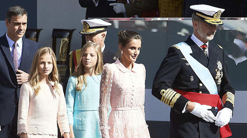V.r.n.l.: Infantin Leonor, Prinzessin Sofia, Königin Letizia und König Felipe VI. am spanischen Nationalfeiertag
