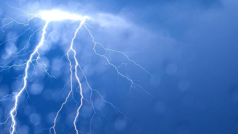 Auch am Dienstag ziehen wieder Starkregen, Gewitter mit Hagel und Windböen durch Bayern. Foto: Thomas Rensinghoff/dpa/Archivbild Auch am Dienstag ziehen wieder Starkregen, Gewitter mit Hagel und Windböen durch Bayern. Foto: Thomas Rensinghoff/dpa/Archivbild