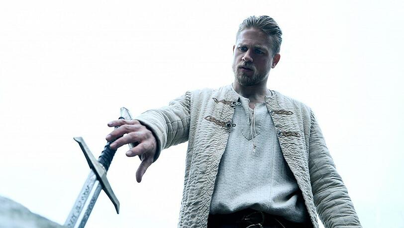 Arthur (Charlie Hunnam) stellt sich der Prophezeiung.
