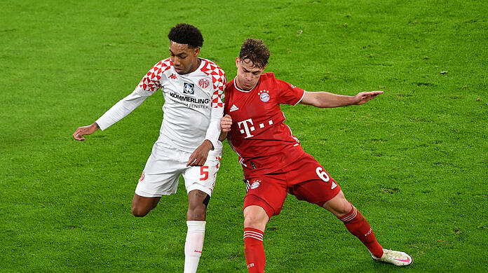 Joshua Kimmich (r.) feierte gegen Mainz 05 sein Startelf-Comeback.