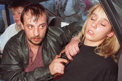 16. August 1988: Geiselnehmer Dieter Degowski und sein Komplize flüchten nach einem Banküberfall durch die Republik. Zwei Menschen sterben.