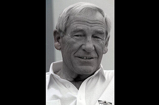 19. Juli: Bert Trautmann (89): Obwohl «Traut the Kraut» als einer der besten Torhüter der Welt galt, kam er nie für die deutsche Nationalmannschaft zum Einsatz. Weil er in England spielte und der damalige Nationaltrainer Sepp Herberger keine Legionäre nominierte, blieb ihm diese Ehre verwehrt. Bei Manchester City erreichte er Kultstatus und wurde 2007 zum besten Manchester-City-Spieler aller Zeiten gewählt!