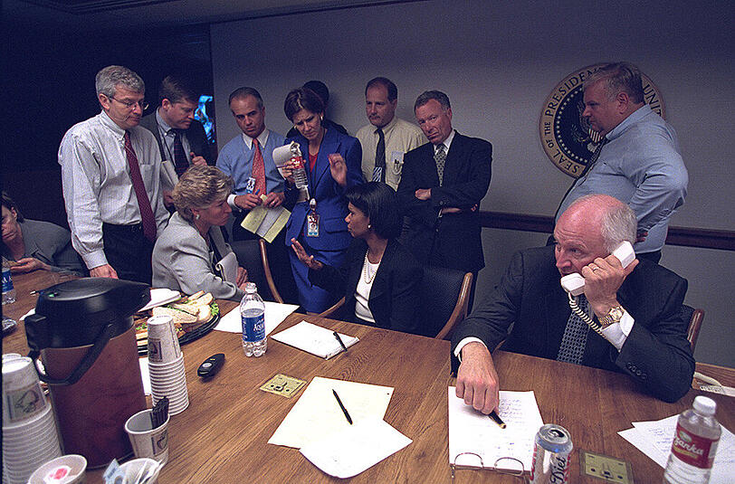 9/11 aus der Sicht der US-Regierung: Interne Fotos aus dem weißen Haus zeigen Vizepräsident Cheney, die Nationale Sicherheitsberaterin Condoleezza Rice, Außenminister Colin Powell und US-Präsident Bush am 11. September 2001.