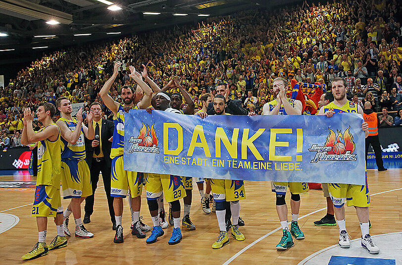 Die Spieler von Phoenix Hagen bedanken sich bei ihren Fans. (Archivbild)