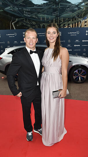 Turnschuh-Träger Fabian Hambüchen mit seiner Freundin Nina Döring.