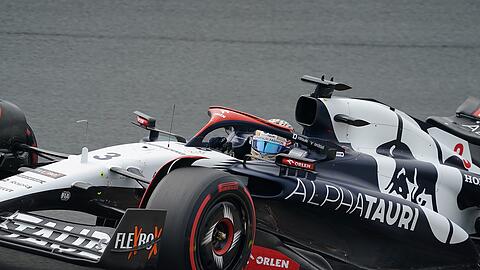 Daniel Ricciardo aus Australien vom Team Alpha Tauri ist auf der Strecke unterwegs.