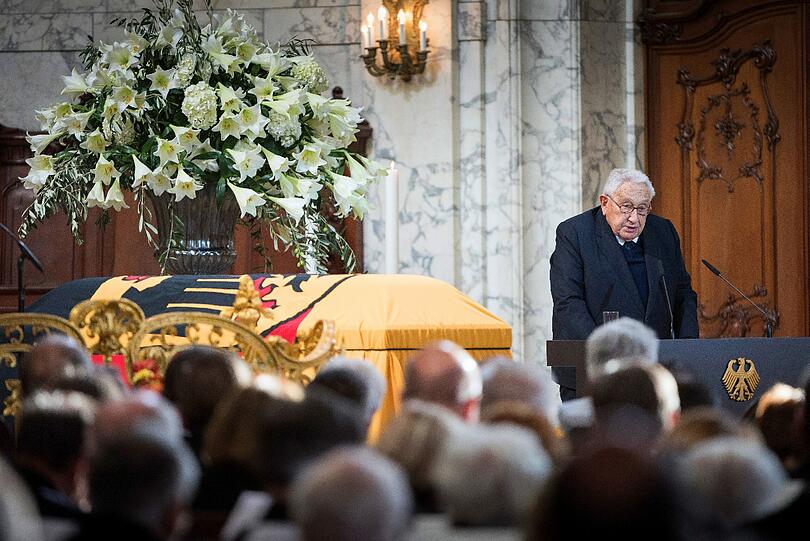 Gehörten zu den ausgewählten Trauerrednern: Henry Kissinger und ...