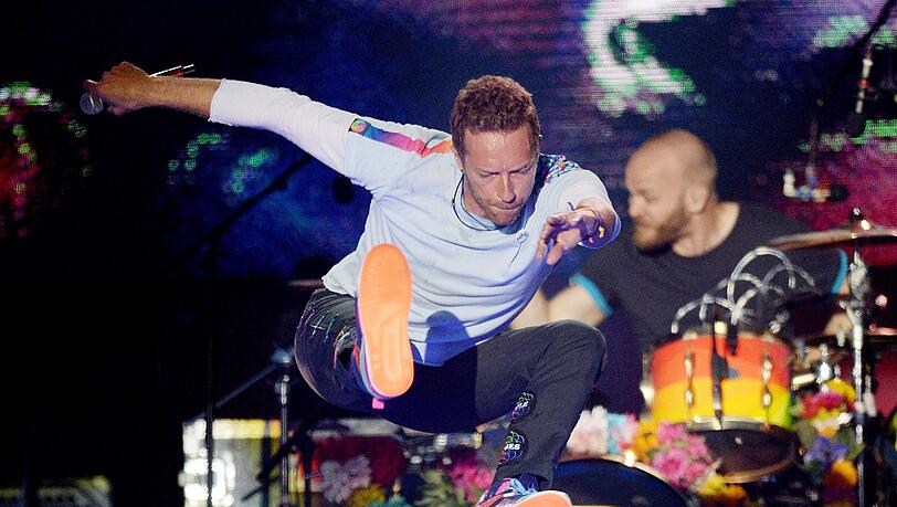 Chris Martin von Coldplay mit vollem Einsatz beim Benefizkonzert für die Opfer des Terroranschlags in der Manchester Arena.