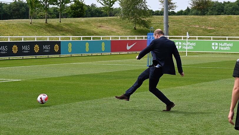 Platz 2:  The Duke of Cambridge. Prinz William macht auch beim Kicken eine gute Figur.