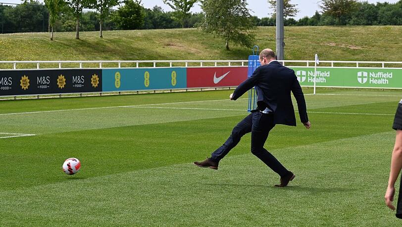 Prinz William macht beim Kicken eine gute Figur.