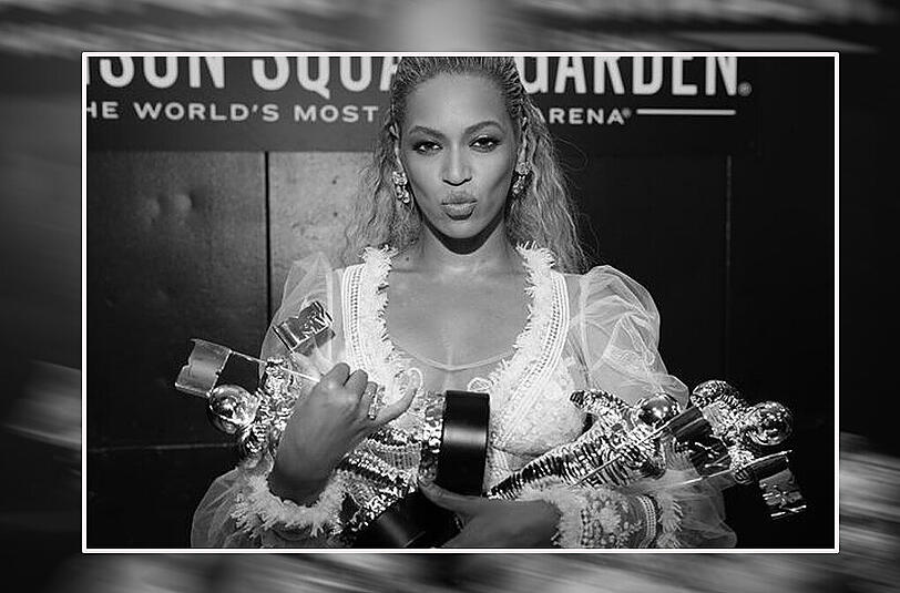Keine Hand mehr frei: Beyoncé räumte bei den MTV Video Music Awards einen Preis nach dem anderen ab.
