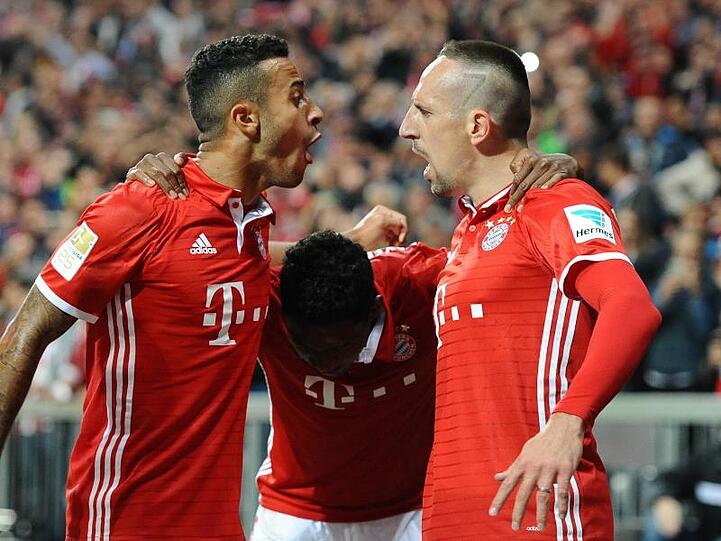 FC Bayern mit Neuer: Auch Thiago und Ribéry zurück. Foto: Andreas Gebert