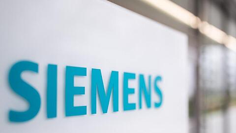 Das Schriftzug-Logo des deutschen Industriekonzerns Siemens.