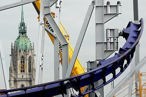 Gefährliche Aufbau-Arbeiten auf der Wiesn.