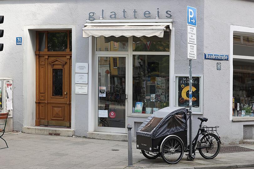„Glatteis“ heißt dieser Buchladen. Schwerpunkt: Krimis.