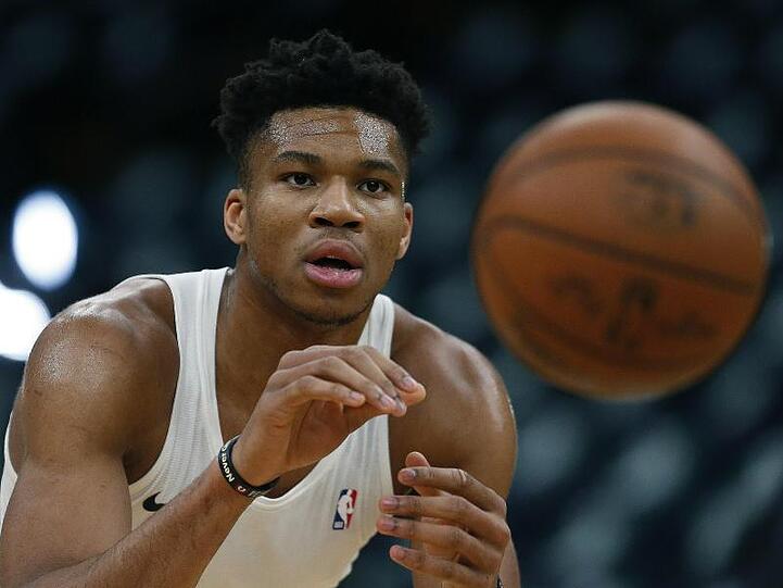 Spendet für die Hallenmitarbeiter der Milwaukee Bucks: NBA-Star Giannis Antetokounmpo.
