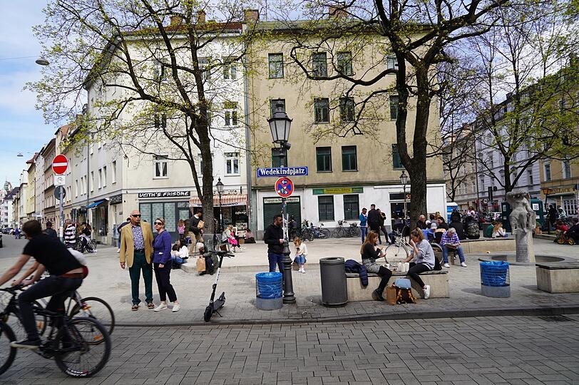 Der Wedekindplatz, oft sehr voll.