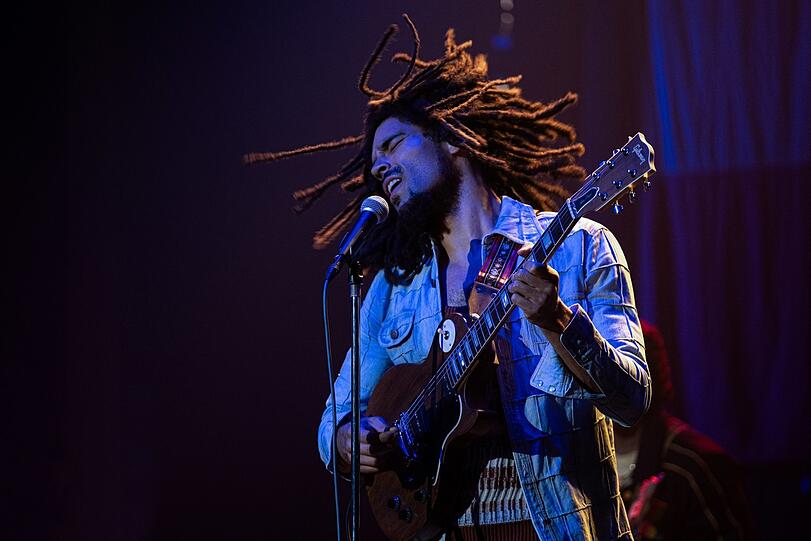 Kingsley Ben-Adir als Bob Marley.