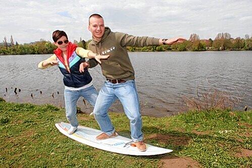 Franziska Schmidbauer (25) und ihr Freund Michael Heitz (27) wünschen sich eine stehende Welle auf dem Wöhrder See.